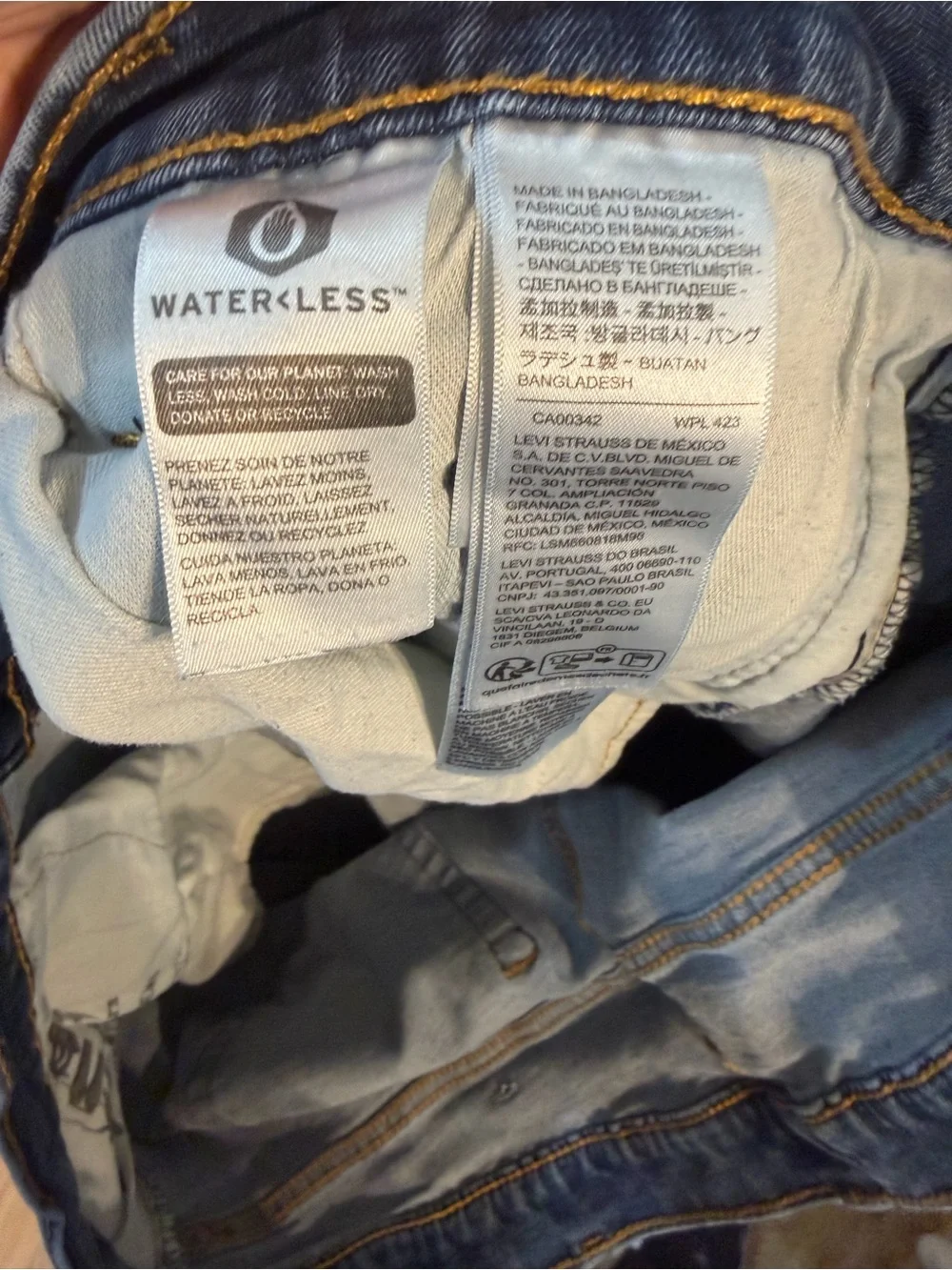 Levis waist 44
